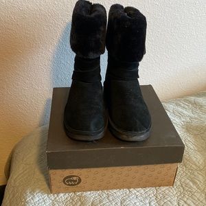 Black boots with the fur